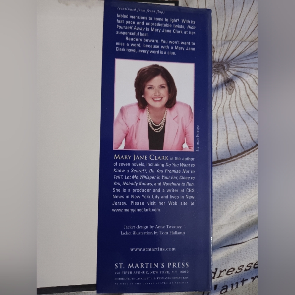 𝐌𝐚𝐫𝐲 𝐉𝐚𝐧𝐞 𝐂𝐥𝐚𝐫𝐤 "𝐇𝐢𝐝𝐞 𝐘𝐨𝐮𝐫𝐬𝐞𝐥𝐟 𝐀𝐰𝐚𝐲" 𝐇𝐂 𝐁𝐨𝐨𝐤 - Picture 6 of 10